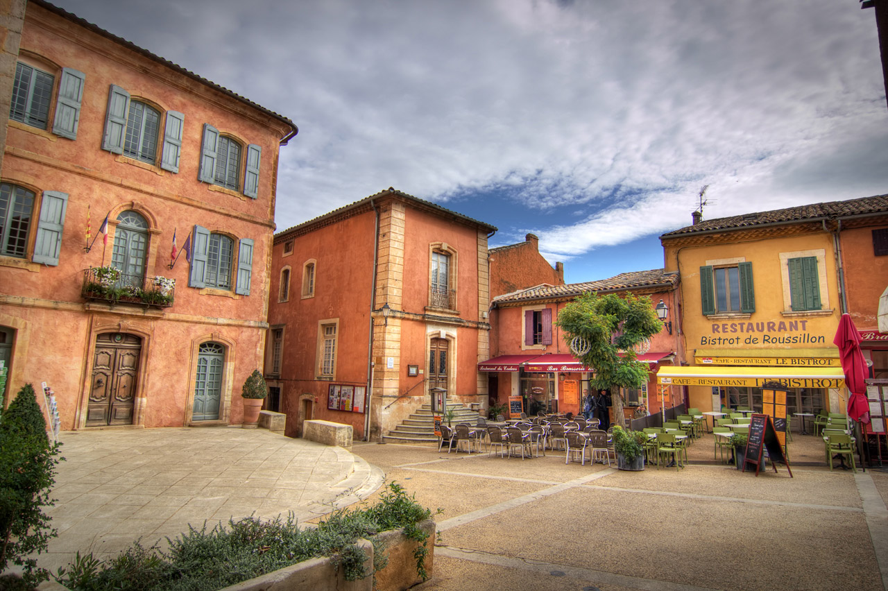 Place de la Mairie, Roussillon